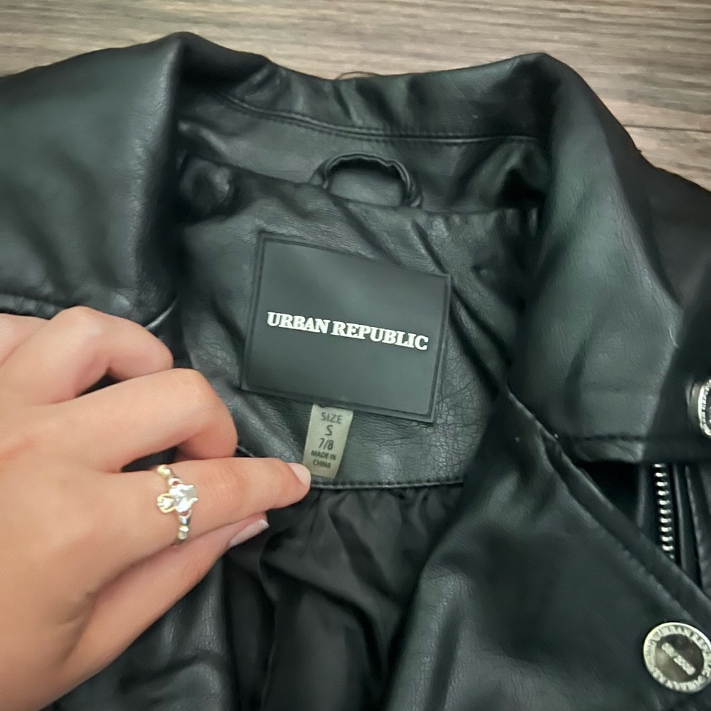 leather jacket - Picture 2 of 2